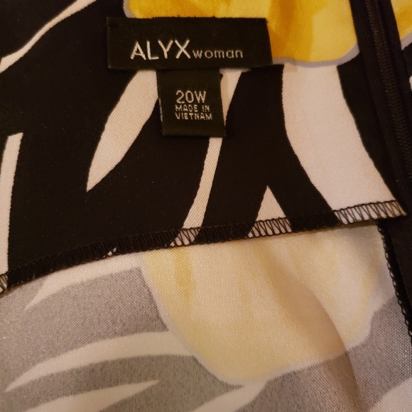 Sleeveless floral dress - Picture 2 of 3